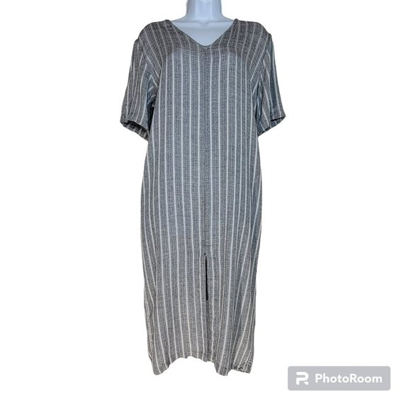RVCA Dresses & Skirts - RVCA Women's Small Grey and White Striped Dress